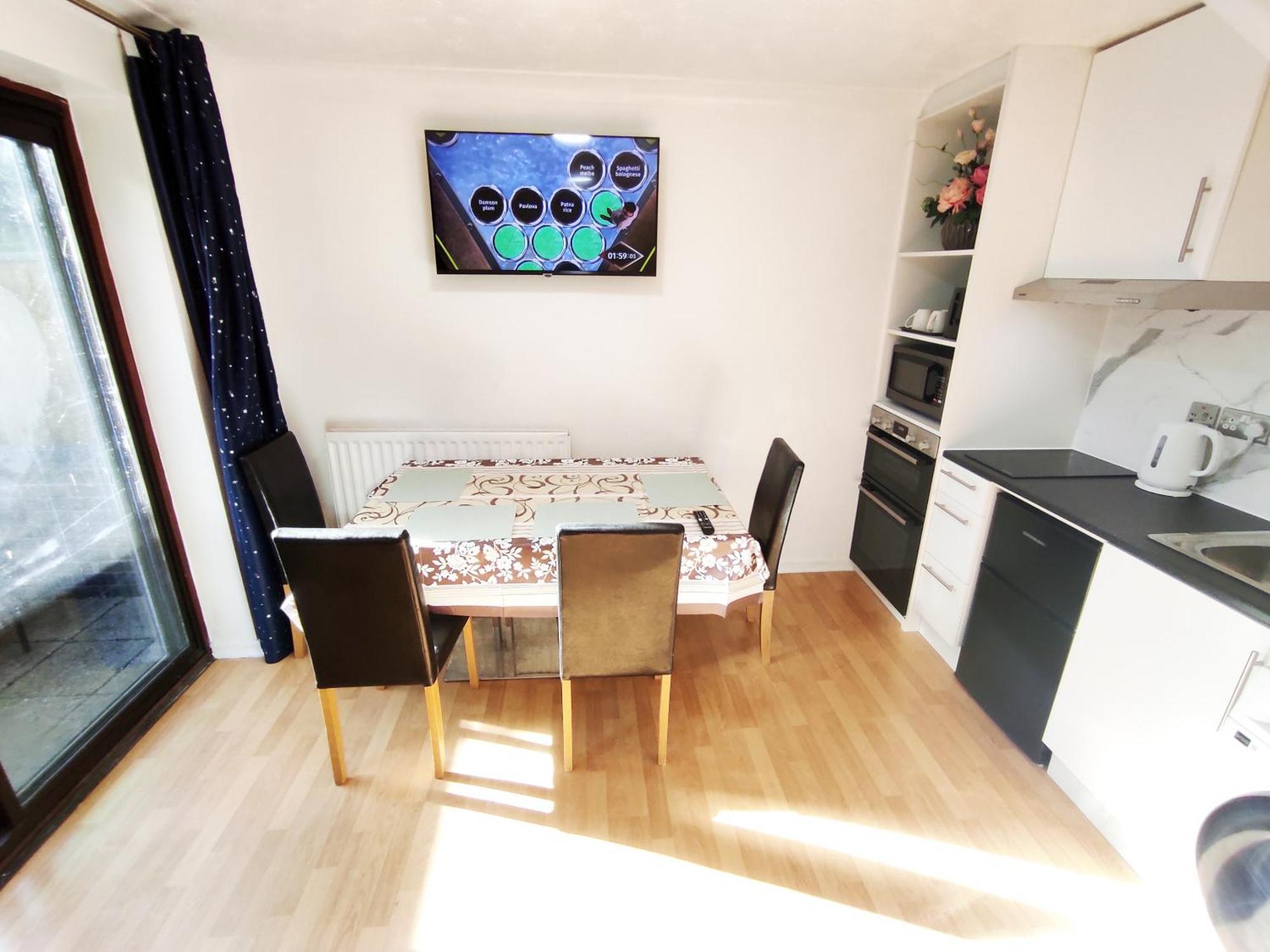 The Swans - Two-Bedroom City Centre House With Parking Oxford Esterno foto